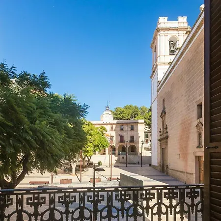 Estudios Ramon Llull Apartman *