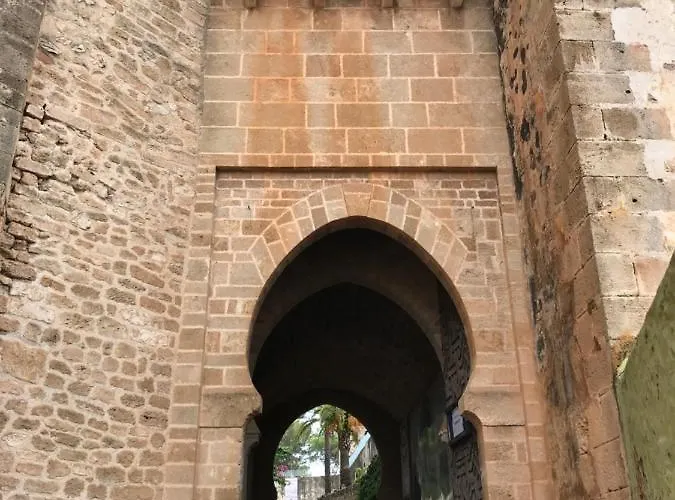 Estudios Ramon Llull Apartament *